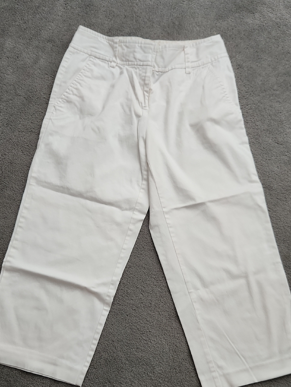 Liz Claiborne White Capris